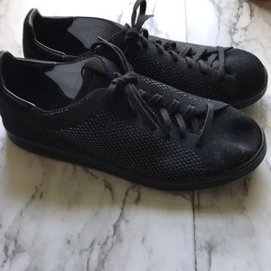 Black Adidas Stan Smiths